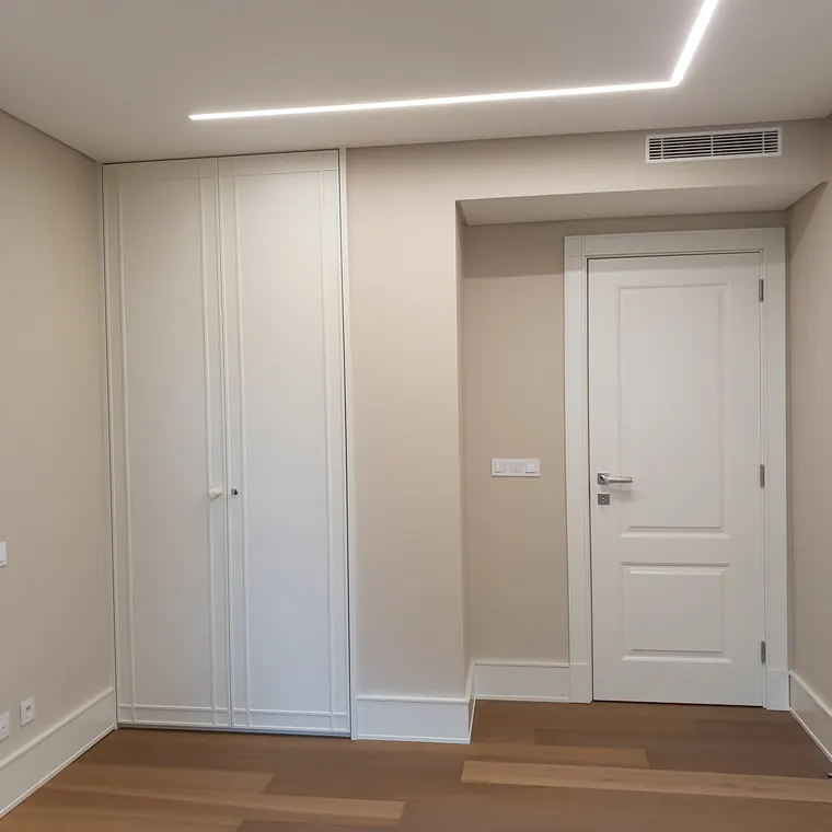 Porta e roupeiro lacados em obra